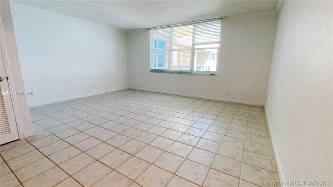 Building Photo - 2501 S Ocean Dr