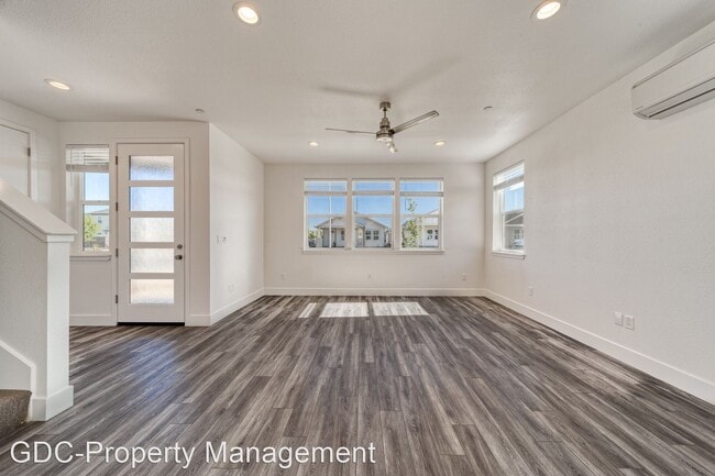 Building Photo - 3 br, 2.5 bath House - 2201 Tapia Way