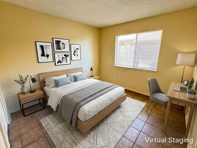 Building Photo - 2206 Silverway Dr