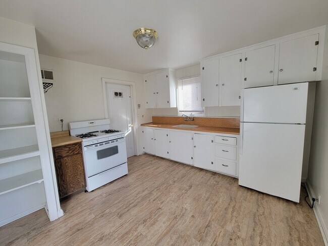 Building Photo - 1917 E 15th St