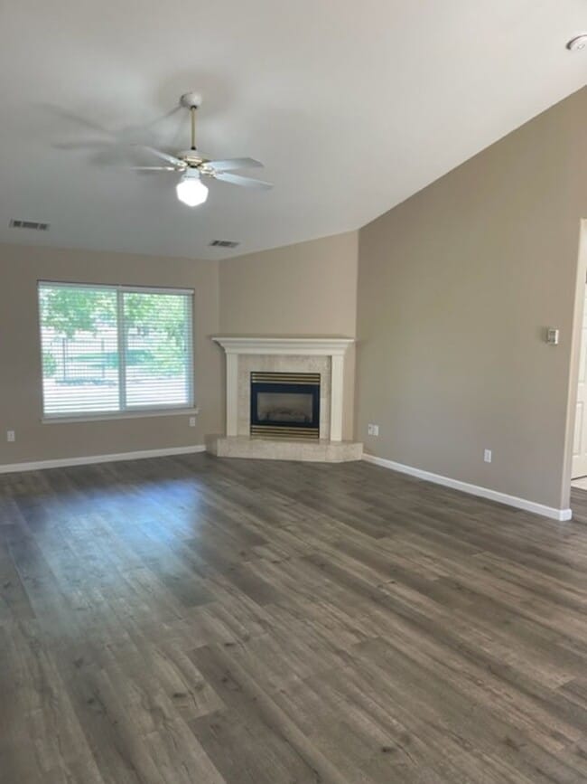 Building Photo - Home on Palo Cedro Golf Course!