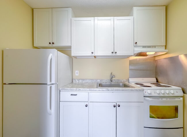 Building Photo - 2241 W Pensacola St