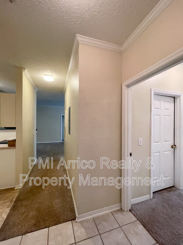 Building Photo - 18001 Richmond Pl Dr