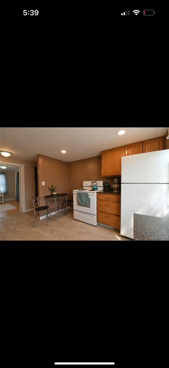 Building Photo - 75 7th Ave