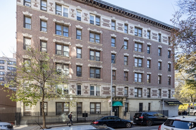 Building Photo - 256-258 Manhattan Ave