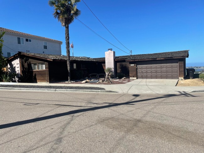 Building Photo - 3 Bed/ 2 Bath Home in Baypark Amazing Views!