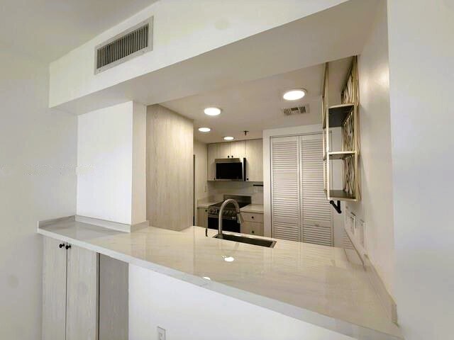 Building Photo - 540 Brickell Key Dr