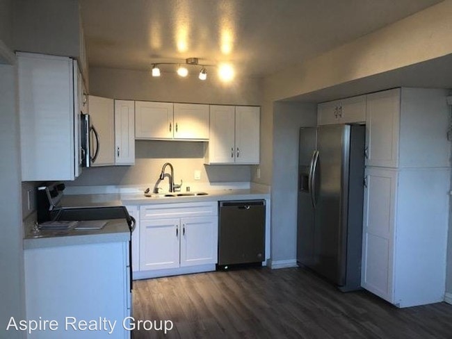 Building Photo - 2 br, 1 bath House - 377 N 14th Street