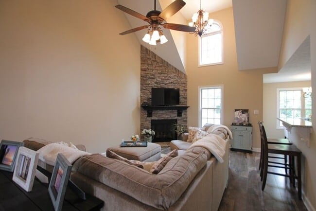 Building Photo - 636 Fox Hound Dr