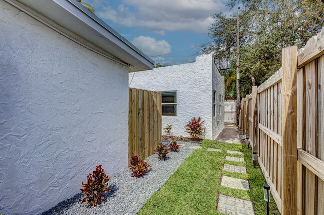 Photo - 721 Franklin Rd (West Palm Beach, FL) House