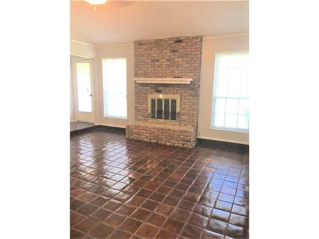 Building Photo - 8425 Donna Dr