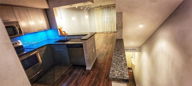 Foto del edificio - 2891 NE 185th St