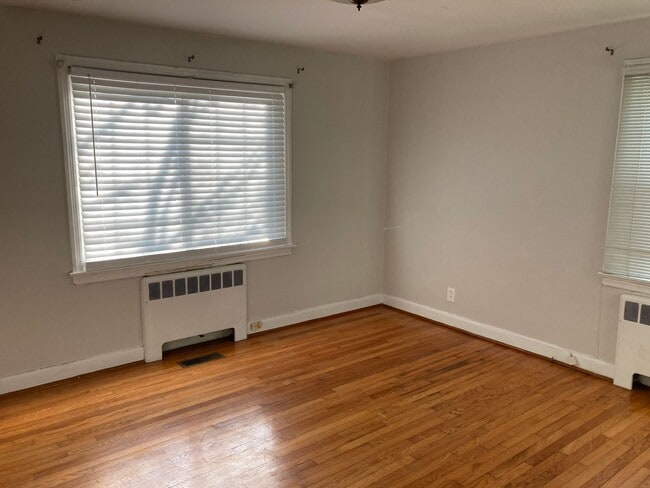 Building Photo - Meadowbrook