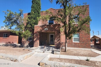 Building Photo - 2862 Grant Ave