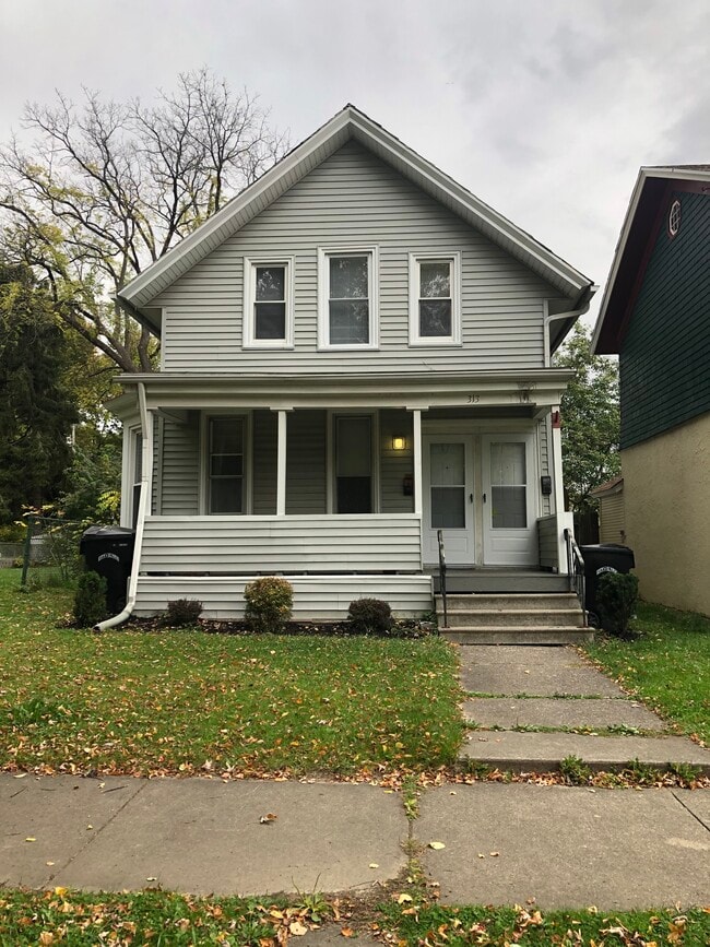 Building Photo - 313 9th St