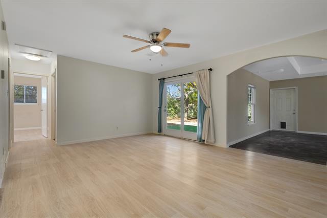 Foto del edificio - 2821 N Bell Ave