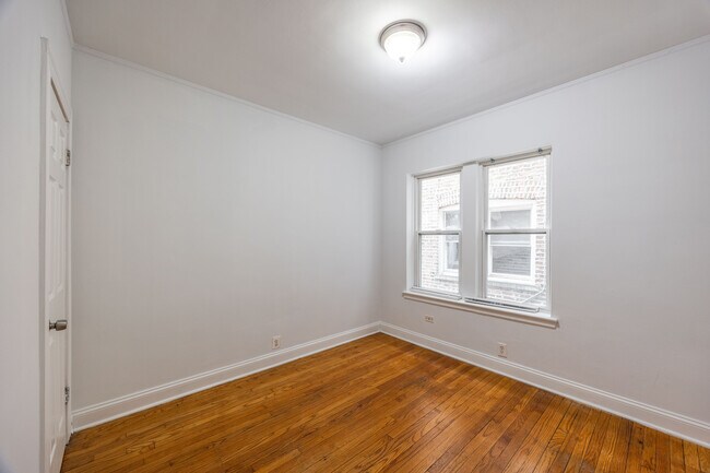 Foto del edificio - 7350 N Damen Ave