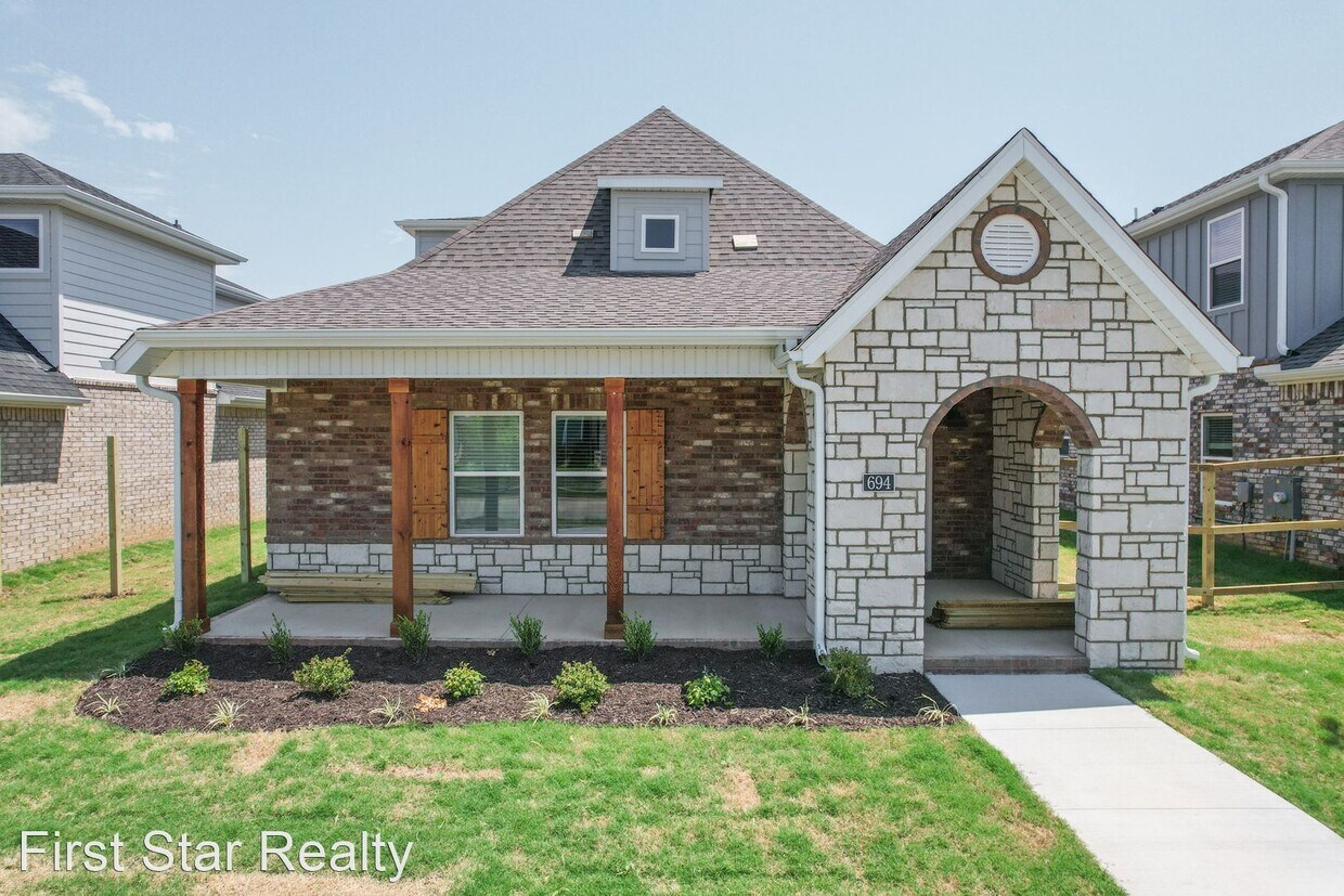 694 N Salem Rd, Fayetteville, AR 72701 House Rental in Fayetteville