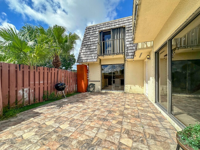 Foto del edificio - 166 Lake Arbor Dr