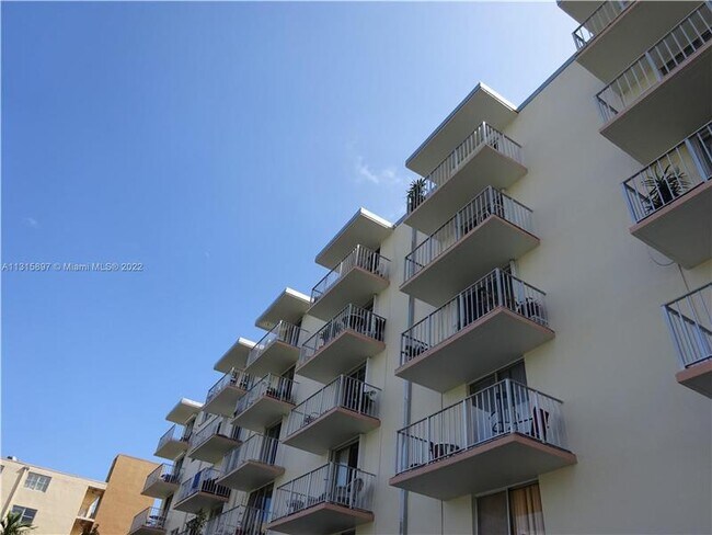 Foto del edificio - 1731 SE 15th St