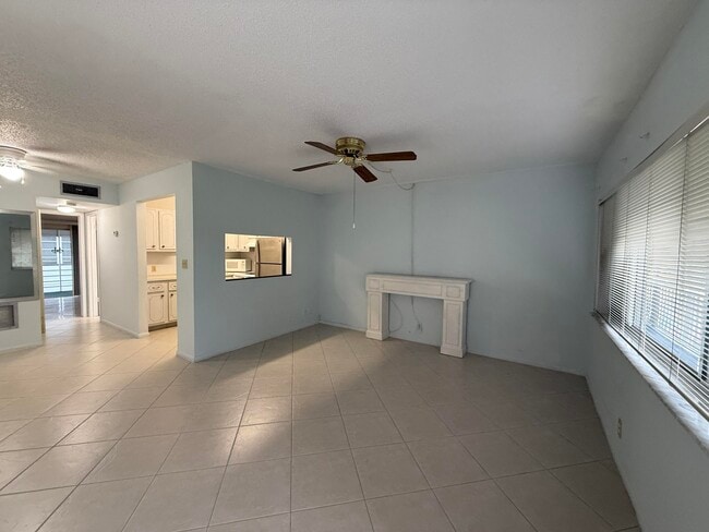 Building Photo - 2480 Lake Osborne Dr