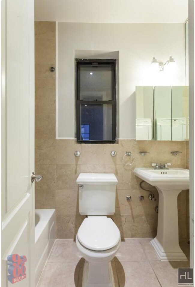 Building Photo - Amazing 3 Bedroom Apartment in East Villag...