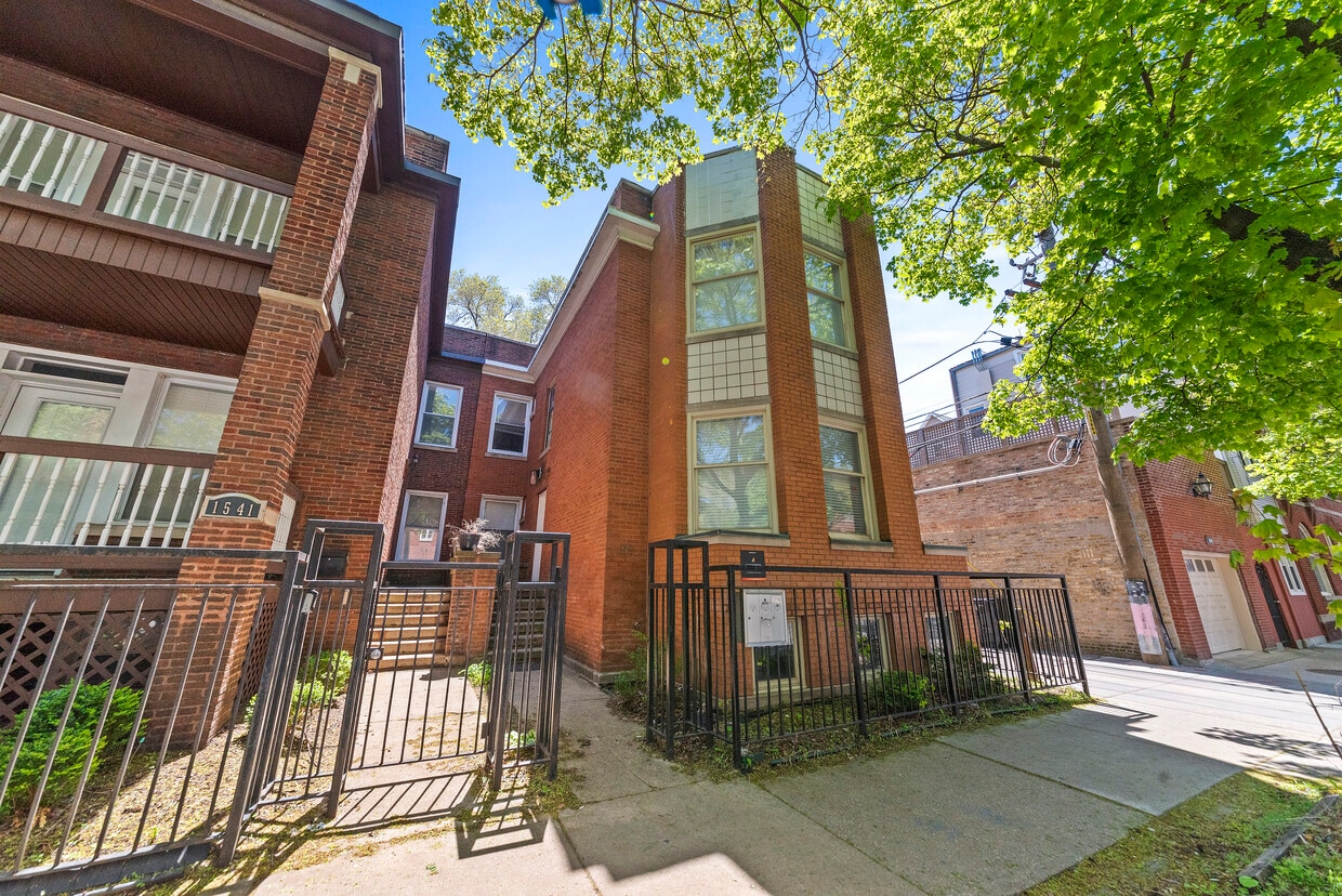 Primary Photo - 1545 W Addison St