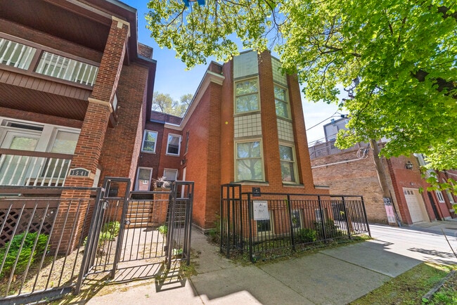 Building Photo - 1545 W Addison St