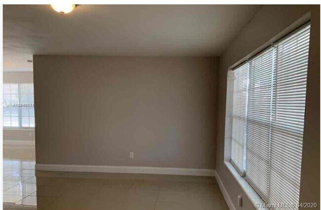 Foto del edificio - 206 NE 173rd St