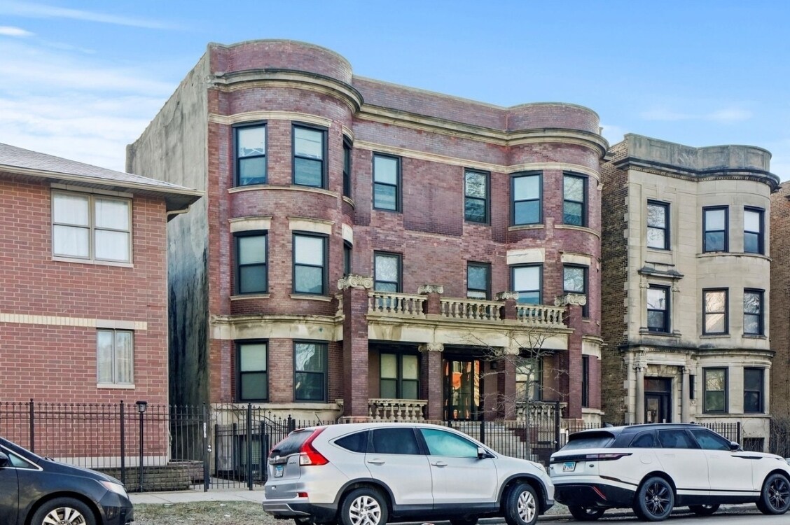 Foto principal - 4521 S Michigan Ave