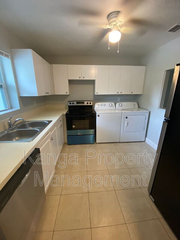 Foto del edificio - 4327 Cocoanut Rd