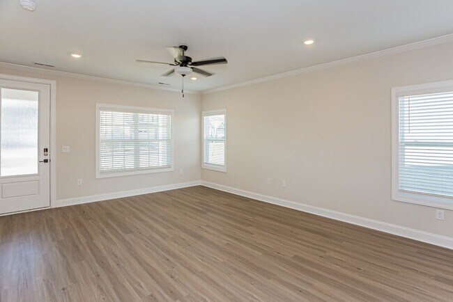 Foto del edificio - 136 Adams Tree Wy