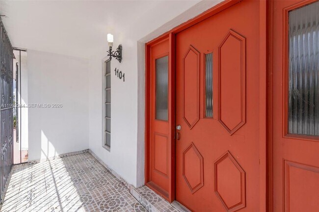 Building Photo - 1101 SW 17th Ave