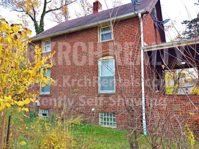 Building Photo - 3801 E 143rd St