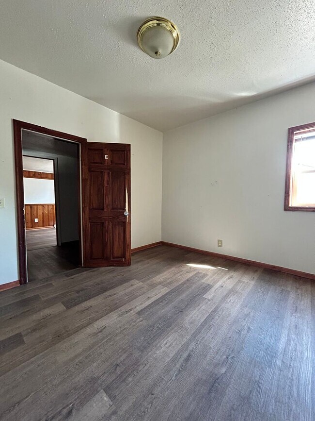 Building Photo - 2 Bedroom Single Family Home