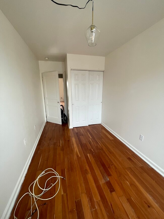 Dormitorio 3 - 495 Snediker Ave
