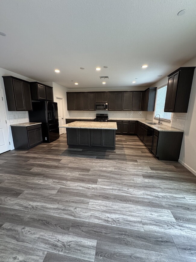 Foto del edificio - Move In Special!  The Home That Stands Alone — Literally