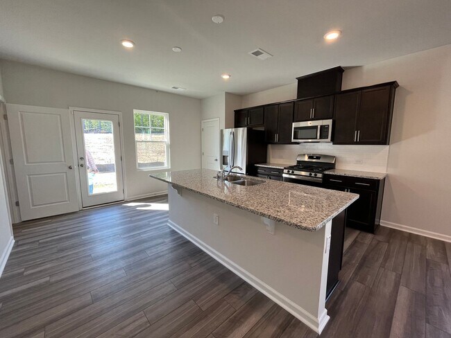 Foto del edificio - Brand New Corner Unit 3BD, 2.5BA Raleigh T...