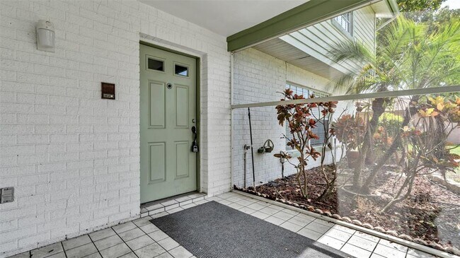 Foto del edificio - 2430 Falcon Ln