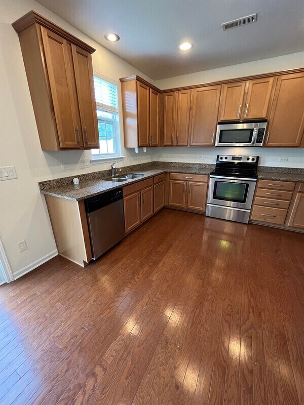Building Photo - 5600 Cactus Valley Rd