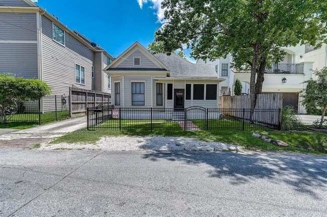 Building Photo - 4115 Blossom St