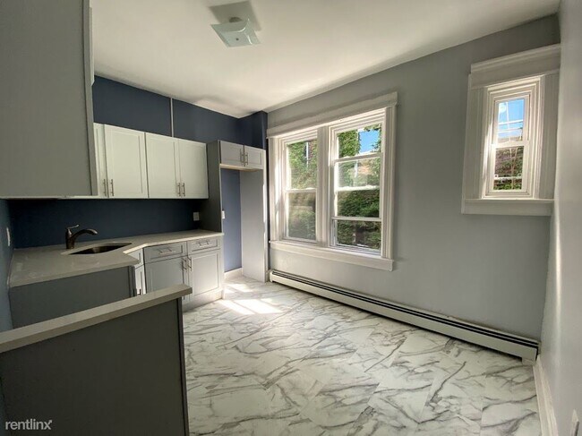 Foto del edificio - 2 br, 1 bath Apartment - 5 Morton Pl Apt 2