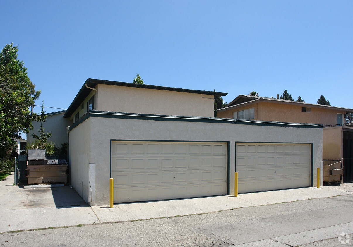 Building Photo - 2045 N Ventura Rd