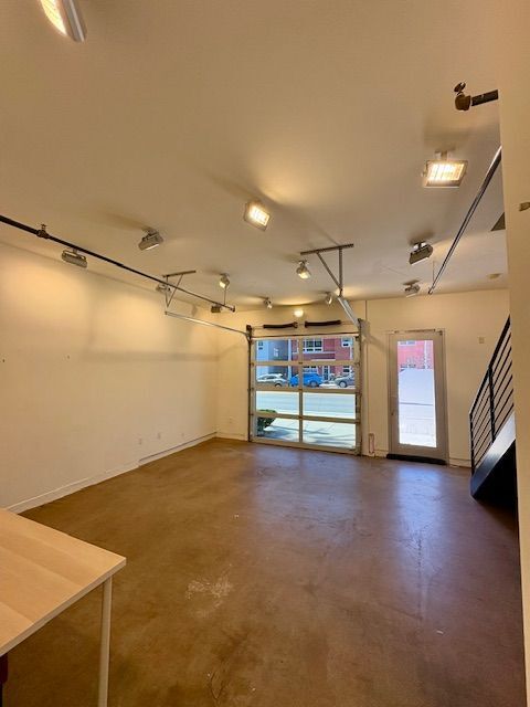 Building Photo - 920 E Santa Ana Blvd