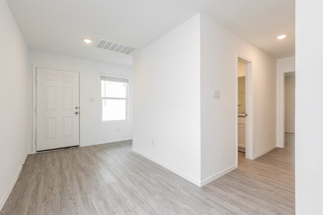 Building Photo - 4223 Fluvial Cir, San Antonio, TX