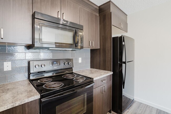 Building Photo - 3 Bed 1.5 Bath Unit in Edmonton, AB