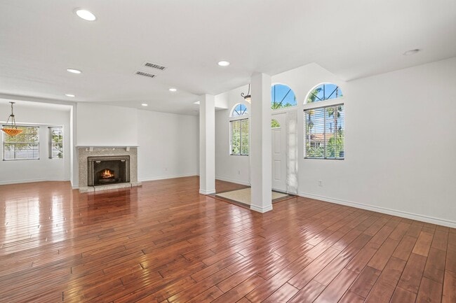 Building Photo - Delightful 3 bed + 2 bath in Sherman Oaks ...