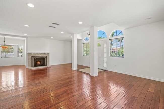 Foto del edificio - Delightful 3 bed + 2 bath in Sherman Oaks ...