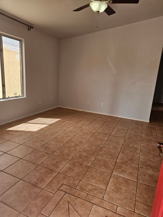 Building Photo - Large Home in Huachuca City!