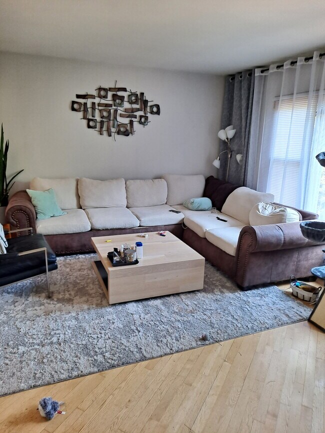 Foto del edificio - 6404 W Dakin St
